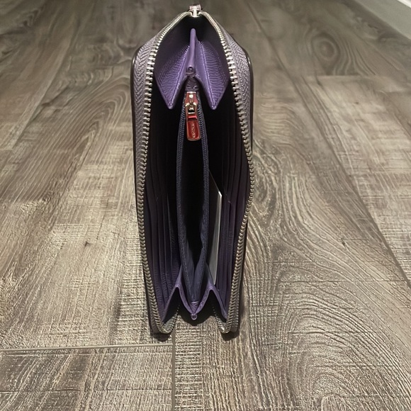 COPY - Purple Coach wallet - Picture 2 of 3